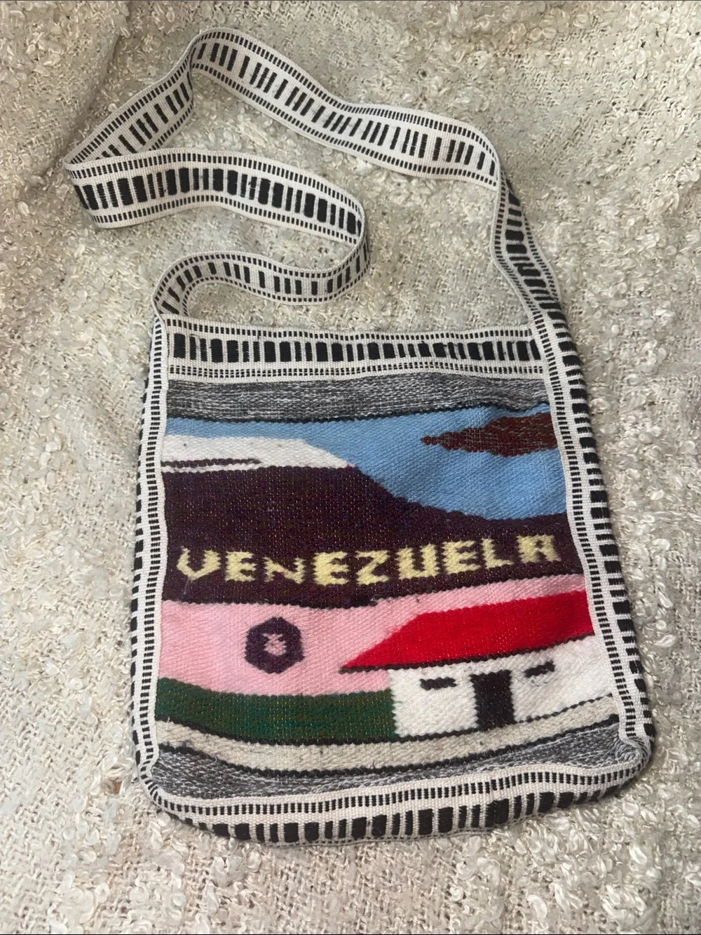 Venezuela Handwoven Crossbody Bag in Multicolor